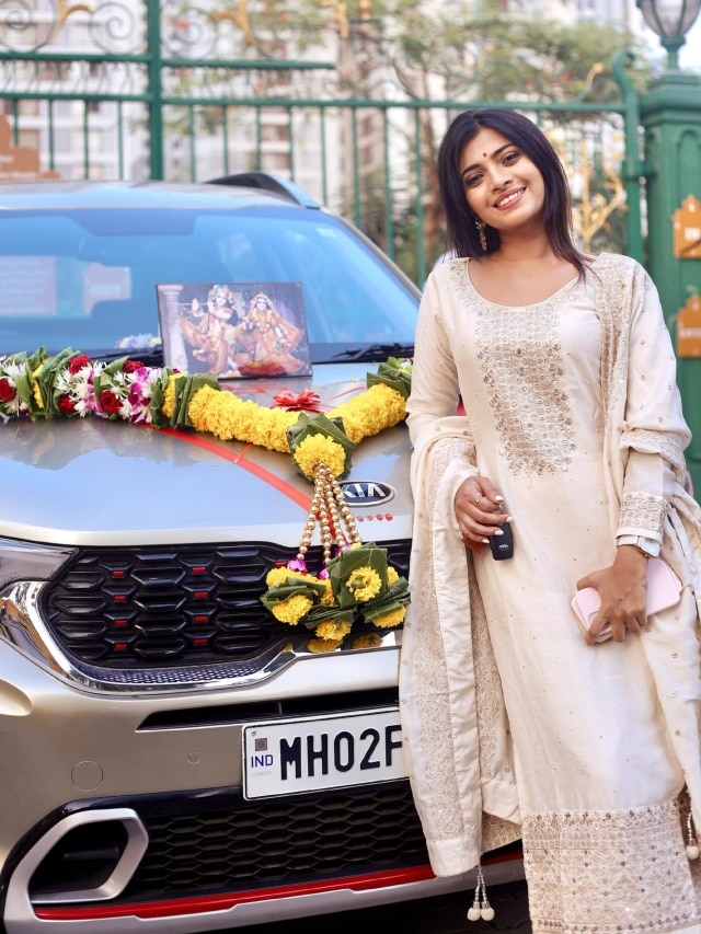 Majhya Navaryachi Bayko Fame Actress Ruchira Jadhav New Car Share Photos On Instagram