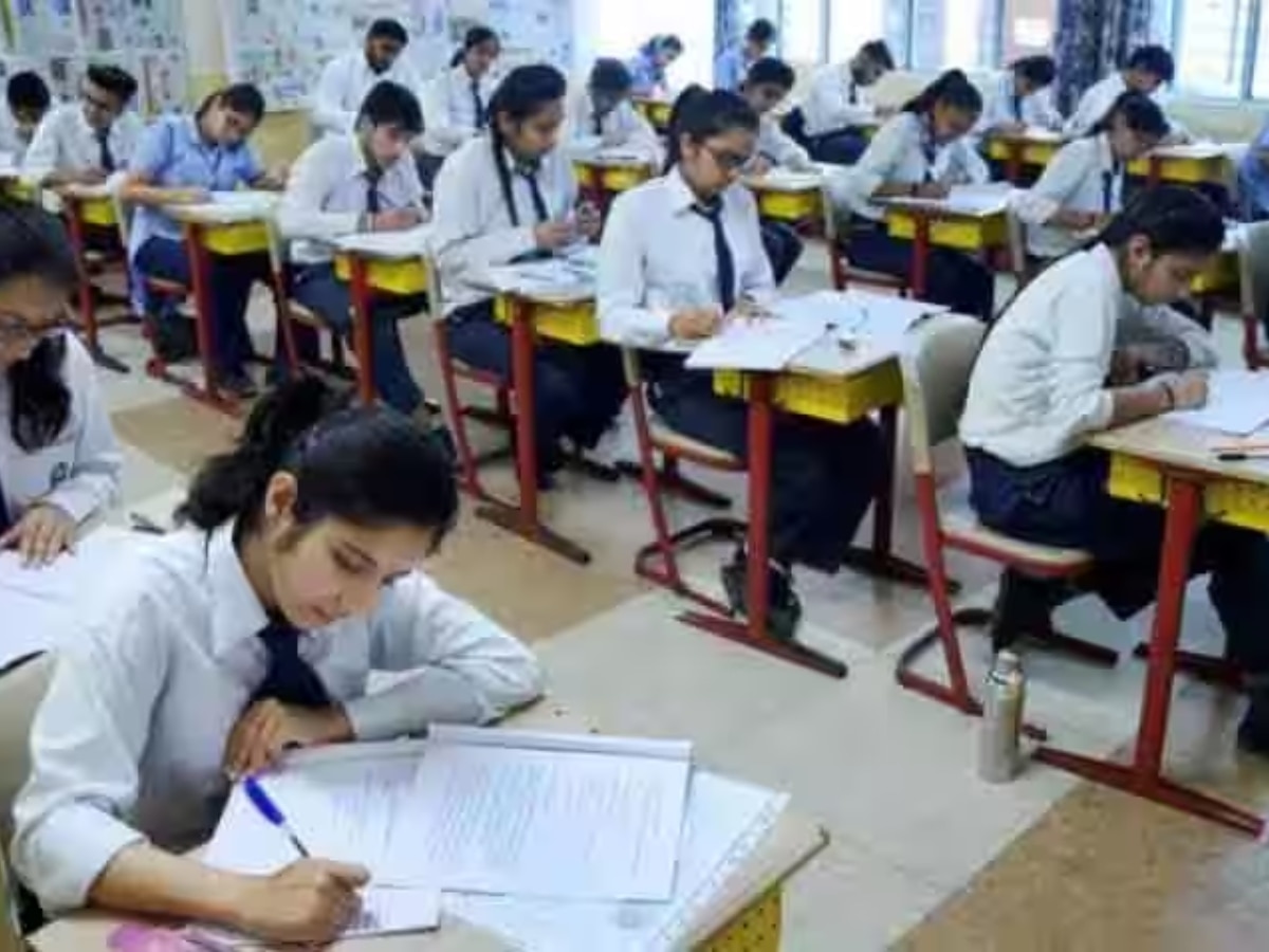 CBSE बोर्डाचा बारावीचा निकाल जाहीर, यंदाही मुलींनी मारली बाजी title=