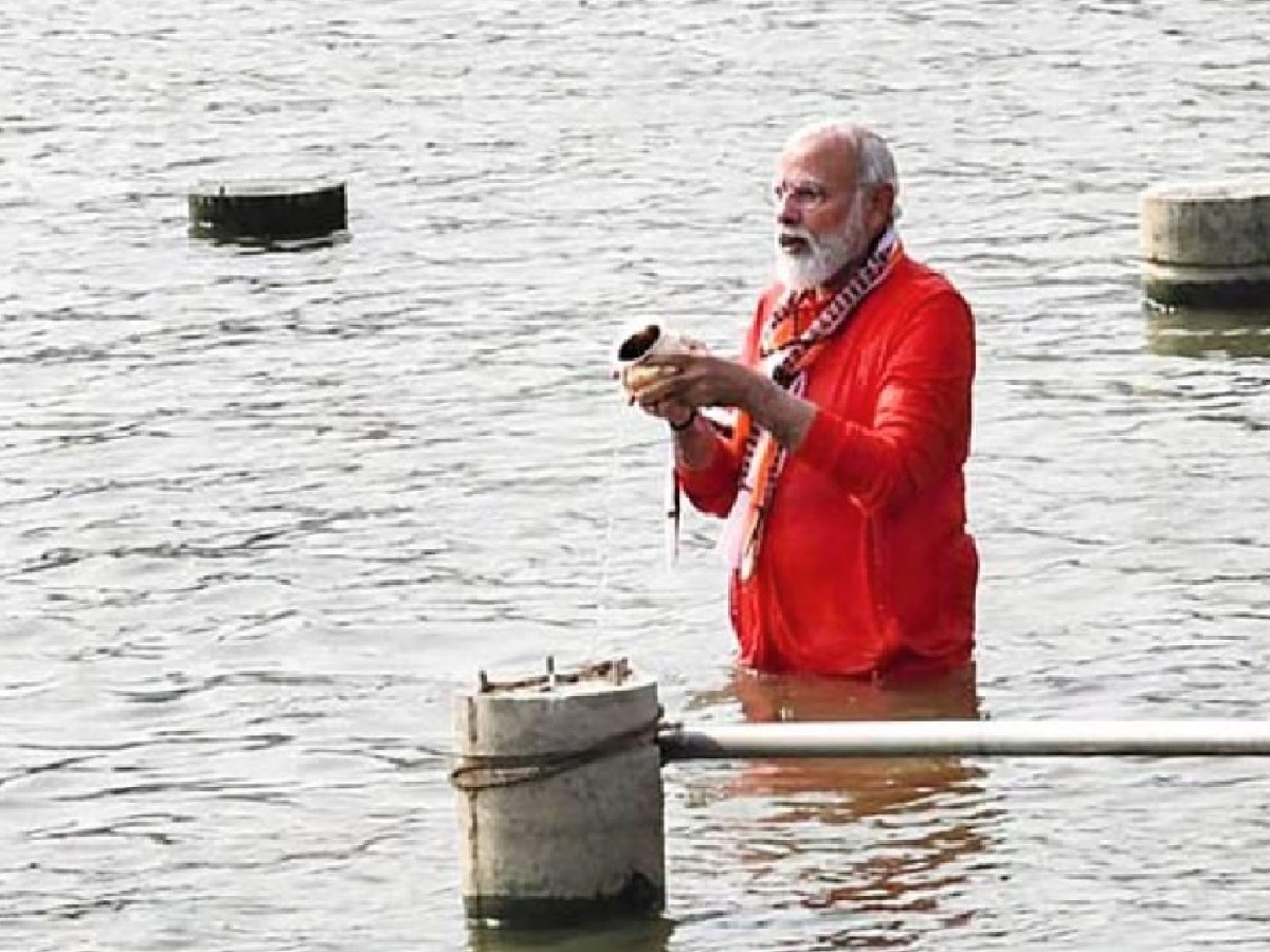 'गंगामय्याने तुम्हाला दत्तक घेतले आहे की नाही, याची कल्पना नाही, पण..'; ठाकरे गटाचा मोदींना टोला title=