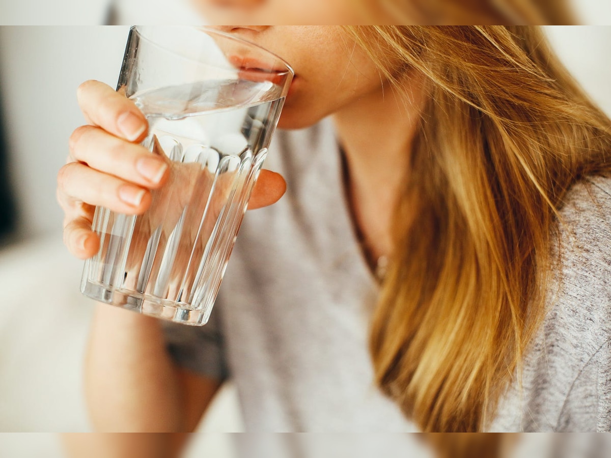 तुम्ही कॅन्सरयुक्त पाणी तर नाही पित आहात? जलशक्ती मंत्रालयाने सांगितलं विषारी पाणी कसं ओळखायचं title=