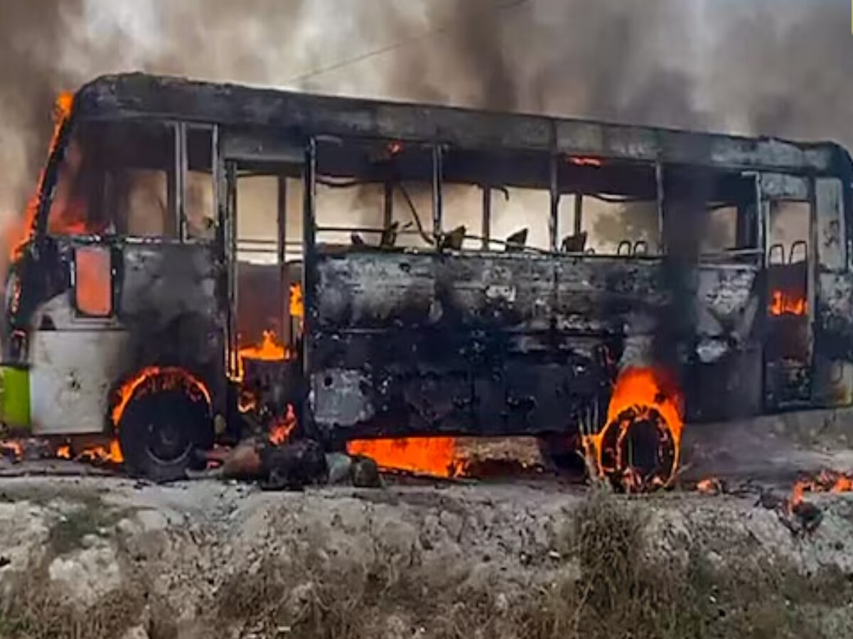 Nuh Bus Accident : धार्मिक यात्रेवरुन परतताना भाविकांच्या बसला आग; 9 जणांचा मृत्यू title=