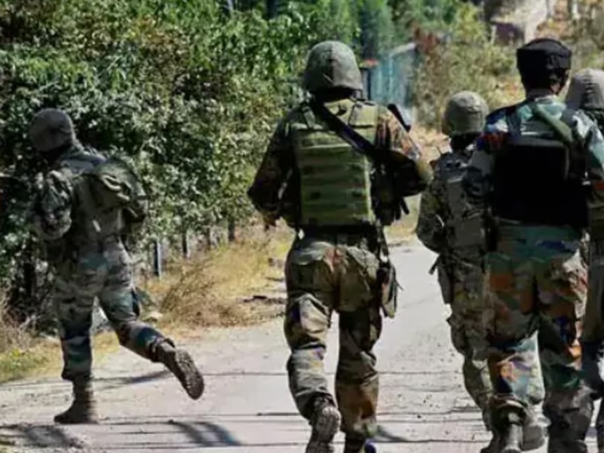 Kashmir Terror Attack : दहशतवाद्यांच्या दुहेरी हल्ला हादरलं कश्मीर, भाजपच्या माजी सरपंचाची हत्या title=