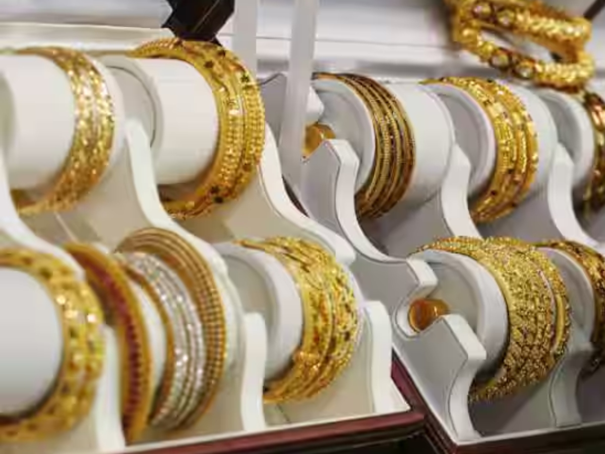 सोने-चांदीच्या दरात पुन्हा उसळी, किमतींमुळे ग्राहकांना फुटला घाम, पाहा प्रतितोळा किंमत सोने-चांदीच्या दरात पुन्हा उसळी, किमतींमुळे ग्राहकांना फुटला घाम, पाहा प्रतितोळा किंमत