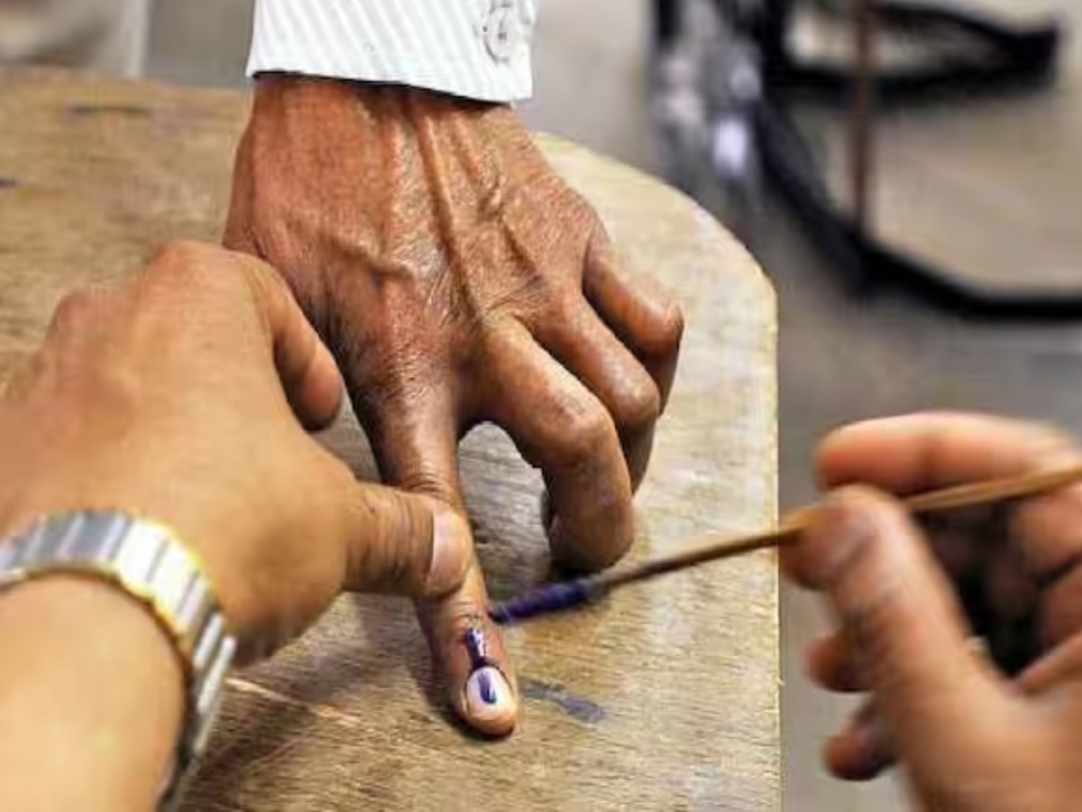 Loksabha Elections 2024 Akshay Kumar Janhvi Kapoor gaurav more many celebrity cast their votes in Phase 5