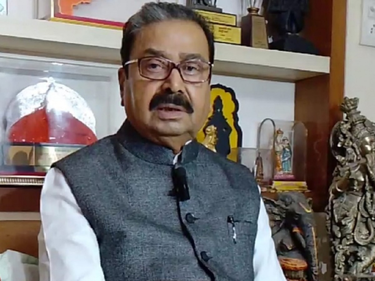 मुलाला बिनविरोध निवडून आणण्यासाठी गजानन किर्तीकर यांनी कट रचला; प्रविण दरकेर यांचा गंभीर आरोप मुलाला बिनविरोध निवडून आणण्यासाठी गजानन किर्तीकर यांनी कट रचला; प्रविण दरकेर यांचा गंभीर आरोप
