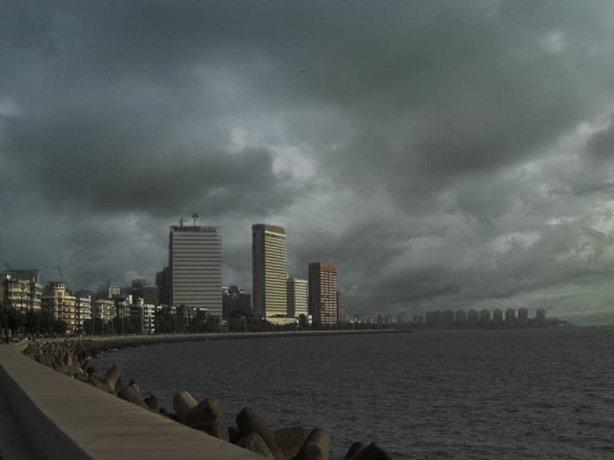 Mumbai Monsoon News : पुरे झाला हा उकाडा! मुंबईत कधी दाखल होणार मान्सून? IMD म्हणतं... title=