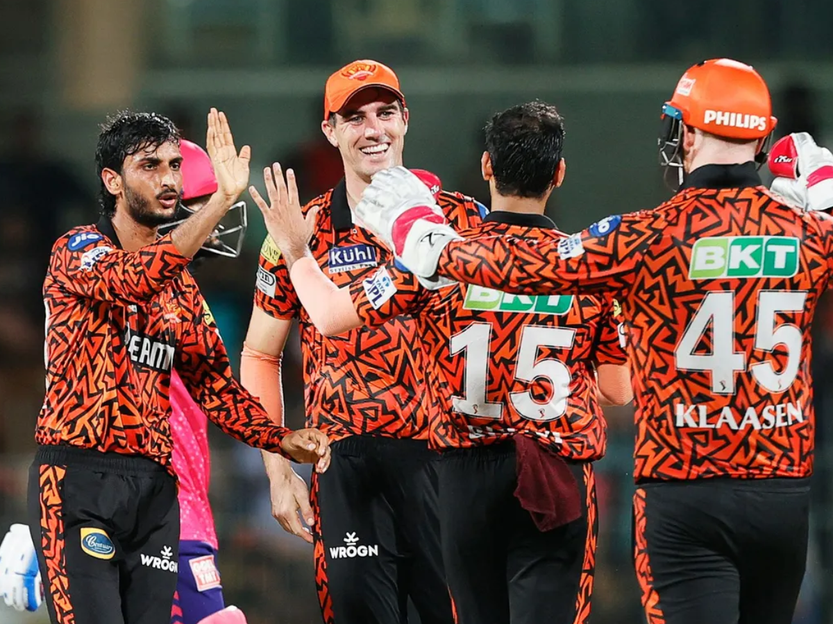 SRH in Final : हैदराबादच्या गोलंदाजांनी फिरवलं वारं, राजस्थानचा पराभव करून थाटात फायनलमध्ये एन्ट्री SRH in Final : हैदराबादच्या गोलंदाजांनी फिरवलं वारं, राजस्थानचा पराभव करून थाटात फायनलमध्ये एन्ट्री