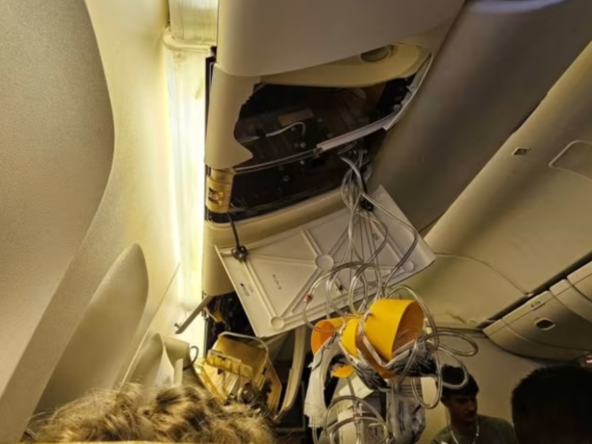 singapore airlines flight hit severe turbulence but what  does it mean know some facts 