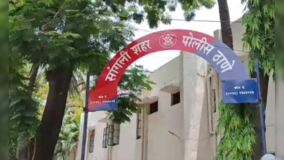  धक्कादायक!  महाराष्ट्रातील महिलेचा कर्नाटकात मृत्यू; नातेवाईकांची सांगलीत मृतदेह घेऊन भटकंती
