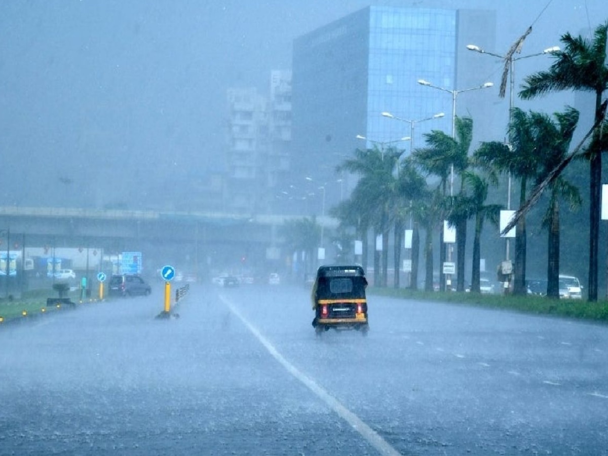 Mumbai Rain: मुंबईमध्ये कधी होणार पावसाचं आगमन? हवामान खात्याने वर्तवला अंदाज title=