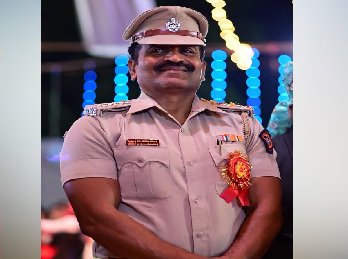 रक्षक की राक्षस! न्याय मागण्यासाठी गेलेल्या तरुणीकडे शरीरसुखाची मागणी... DYSPविरोधात गुन्हा दाखल रक्षक की राक्षस! न्याय मागण्यासाठी गेलेल्या तरुणीकडे शरीरसुखाची मागणी... DYSPविरोधात गुन्हा दाखल