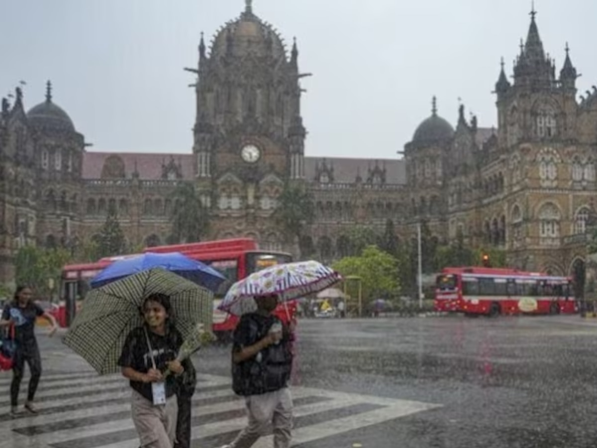 Mumbai Rain: मुंबईत हलक्या सरी तर उपनगरांमध्ये रात्रभर मुसळधार! मध्य रेल्वे सुरळीत title=