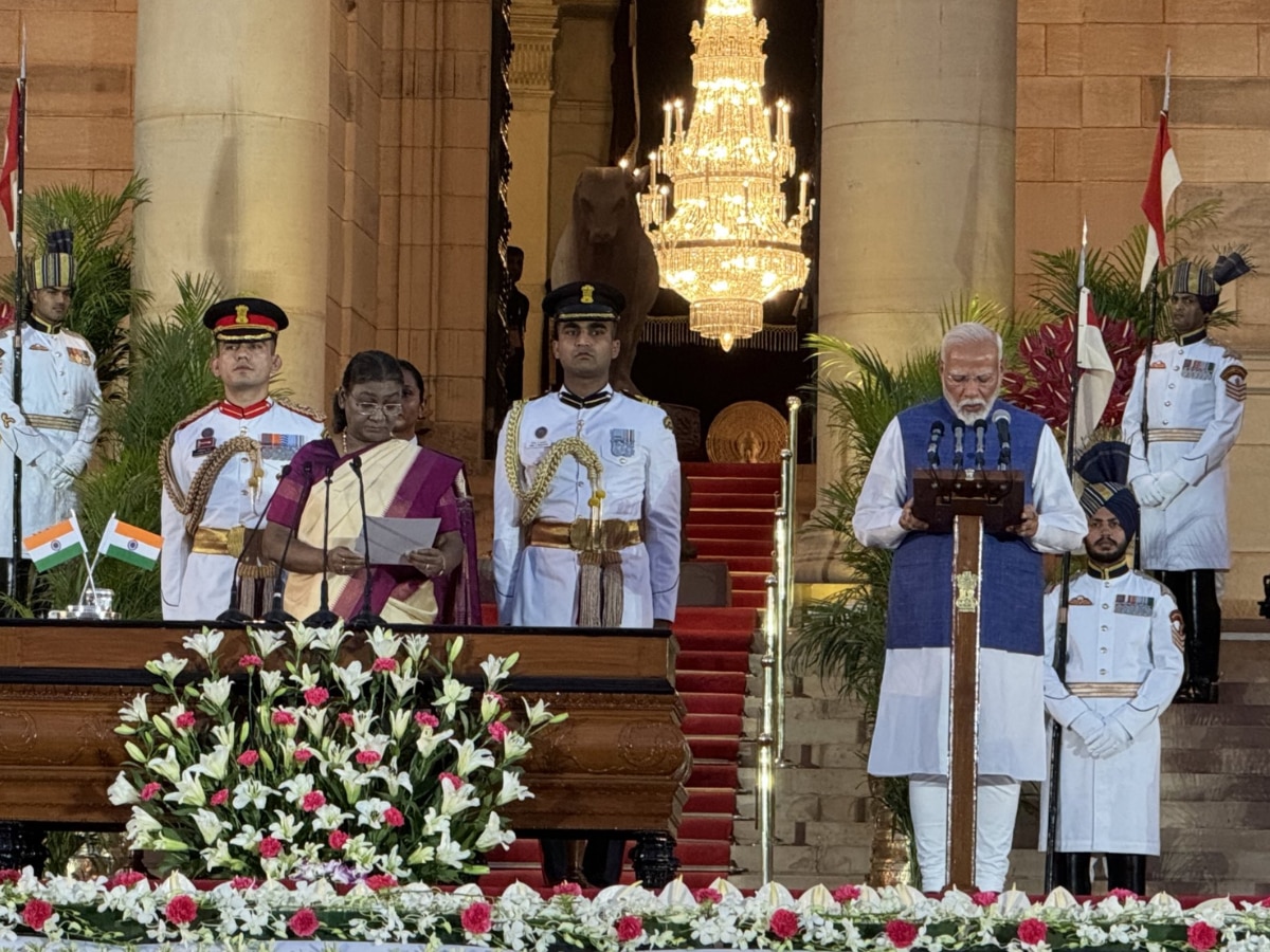 PM Modi Oath Ceremony : 'मी नरेंद्र दामोदरदास मोदी, शपथ घेतो की....', नरेंद्र मोदींनी घेतली तिसऱ्यांदा पंतप्रधानपदाची शपथ title=