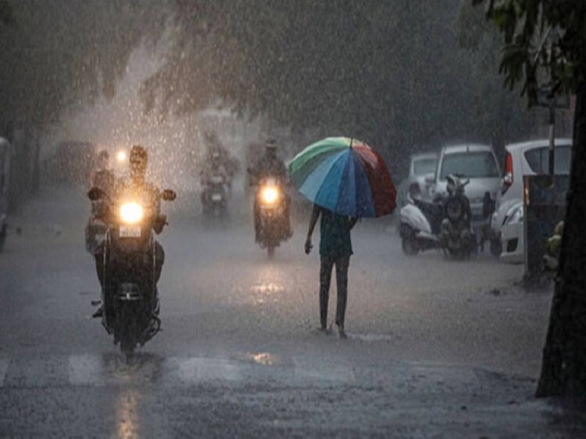 Monsoon Updates : पुढील 24 तासात मुंबईत अतिमुसळधार पावसाचा इशारा; कोकणात 'रेड अलर्ट'  title=