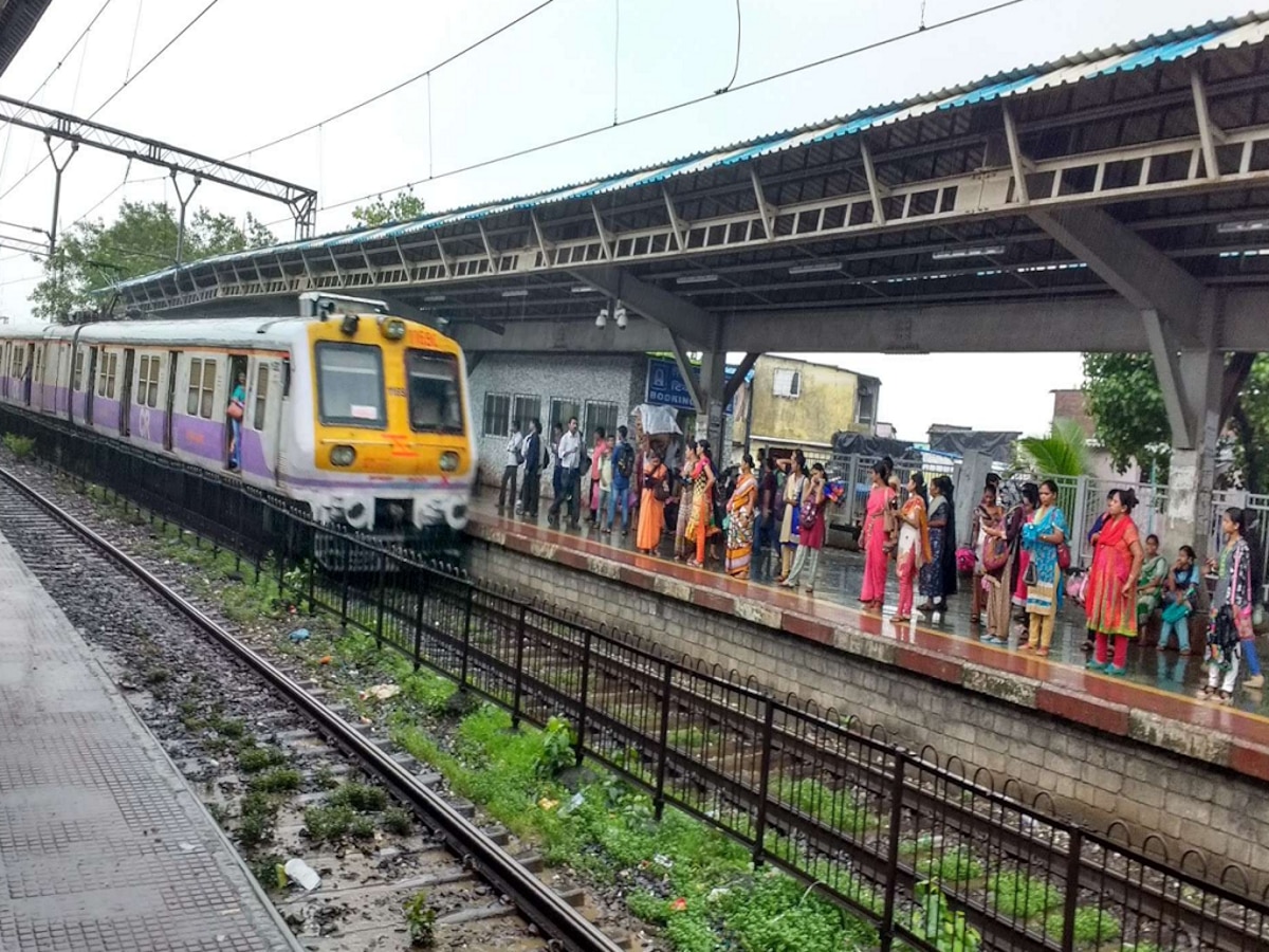 Mumbai Local News : मध्य रेल्वेनं प्रवास करणाऱ्यांसाठी महत्त्वाची बातमी; रेल्वेसेवा...  title=