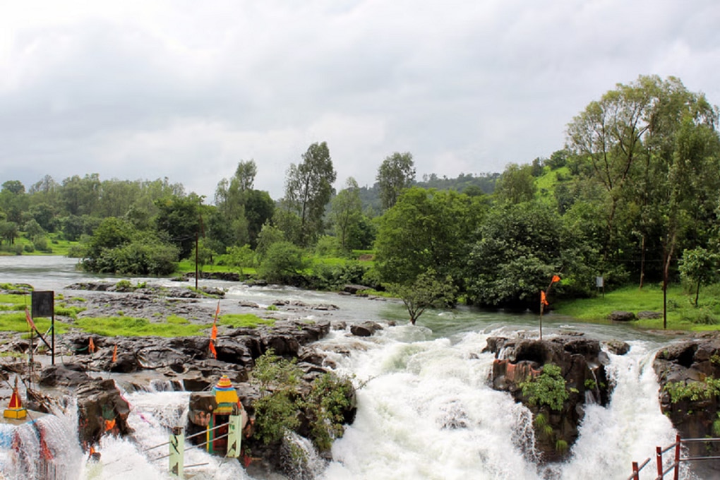 Maharashtra best Waterfalls to visit during monsoon travel updates 
