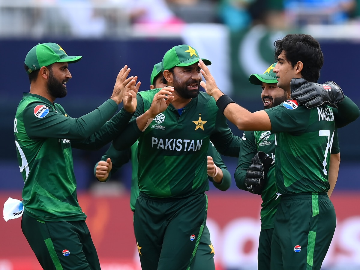 PAK vs CAN : अखेर बाबरने चूक सुधारली! पाकिस्तान संघात अचानक झाली 'या' मॅचविनर खेळाडूची एन्ट्री title=