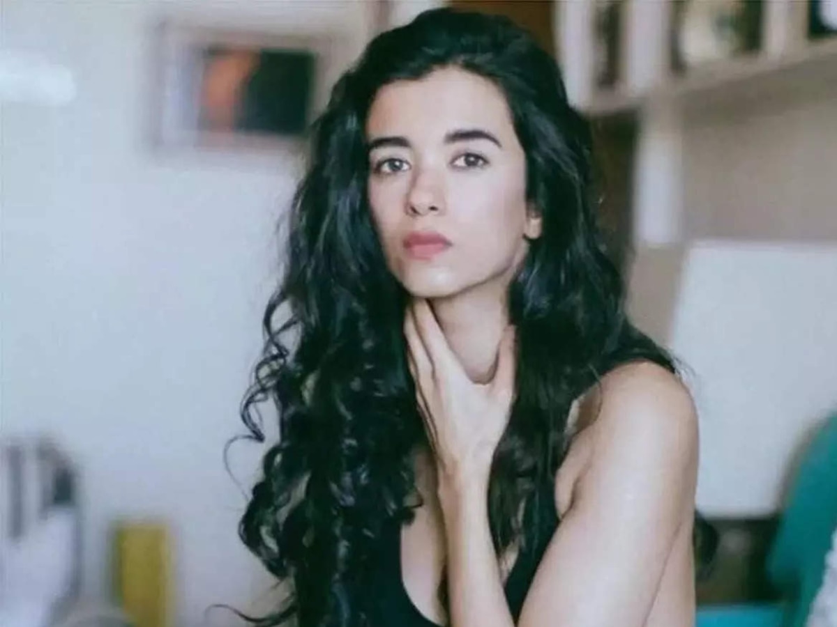 Saba Azad Career Affect after Dating Hritik Roshan Insta Post Marathi News