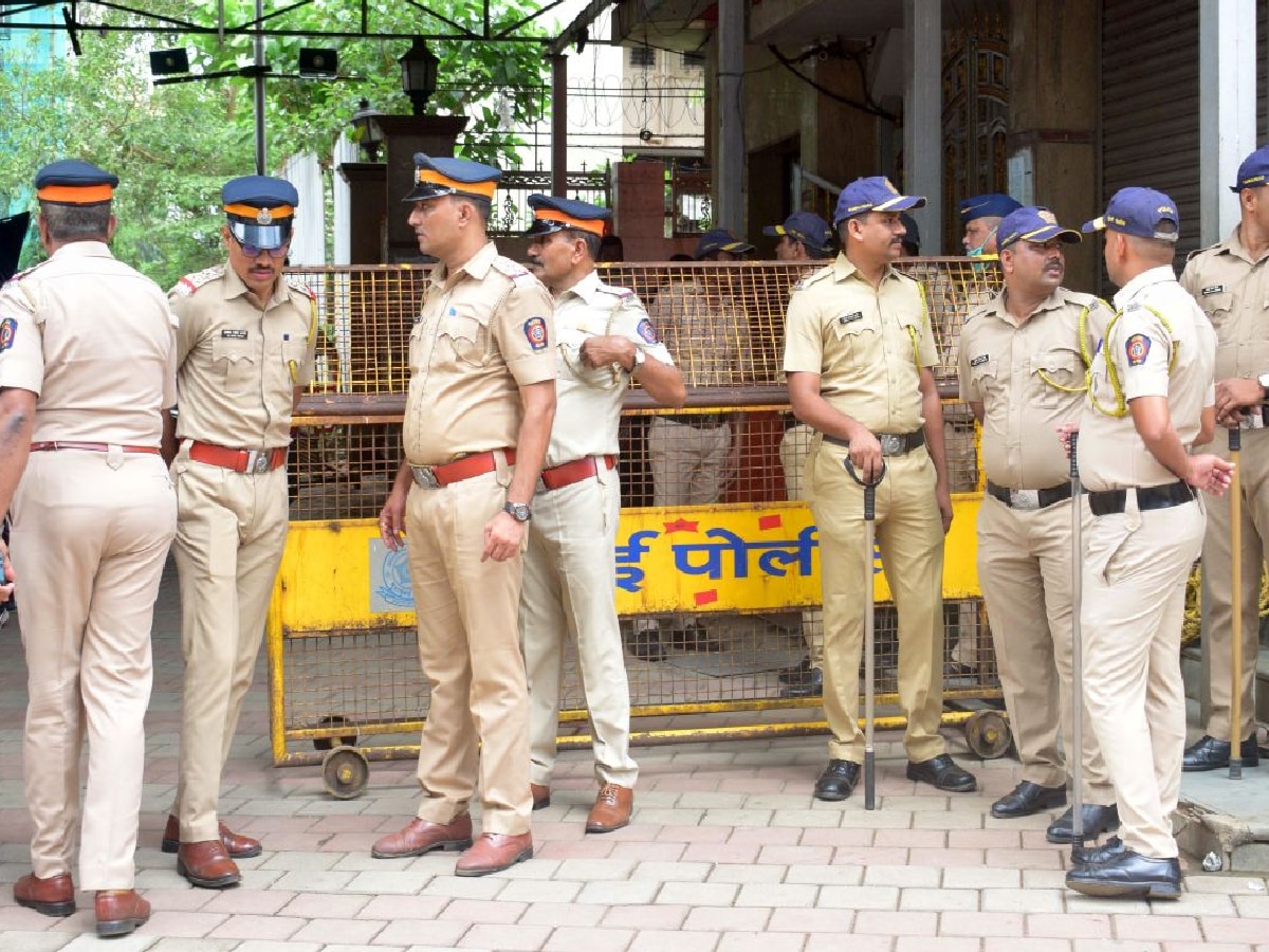Hospital Bomb Threat: मुंबईतील रूग्णालयाला बॉम्बने उडवून देण्याची धमकी; पोलीस अलर्ट मोडवर title=