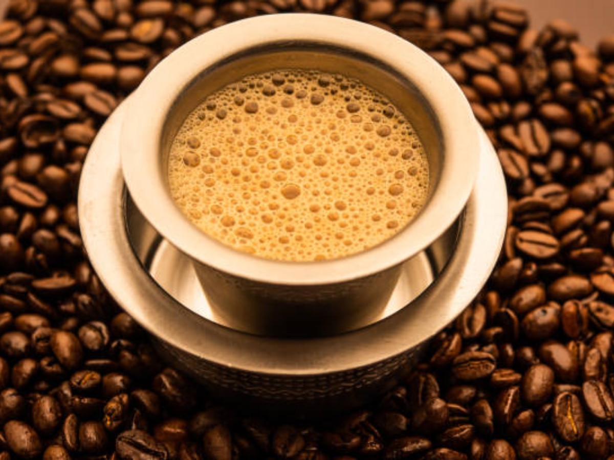 पाऊस आणि फिल्टर कॉफी... घरच्या घरी अशी बनवा साऊथ इंडियन Filter Coffee?  title=