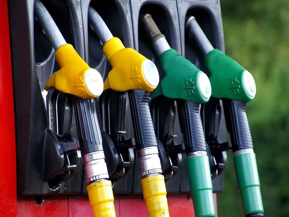 अर्थसंकल्पात पेट्रोल-डिझेलच्या दरात कपातीची घोषणा;  आज मुंबईत काय आहेत दर? title=