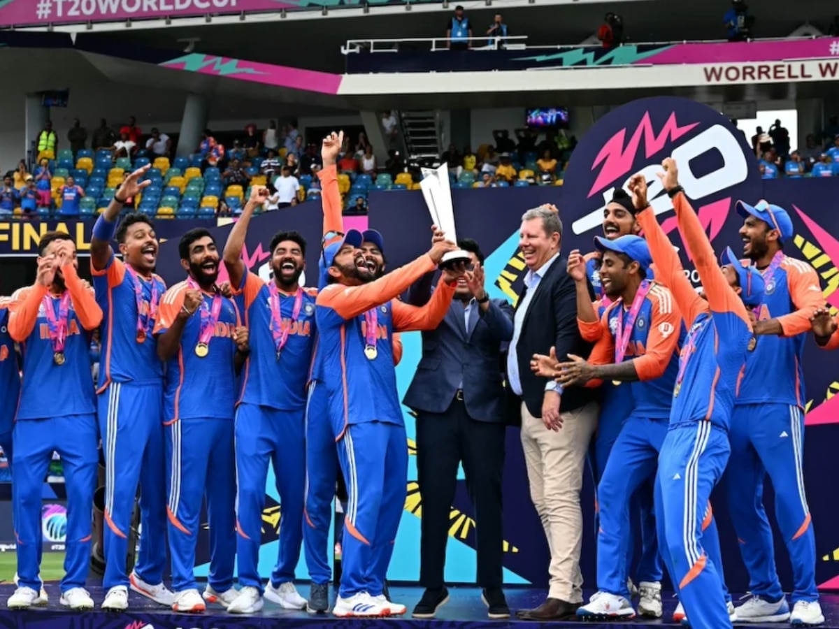 IND vs SA Final : टीम इंडियाची स्वप्नपूर्ती! साऊथ अफ्रिकेचा पराभव करून उचलली टी-ट्वेंटी वर्ल्ड कपची ट्रॉफी title=