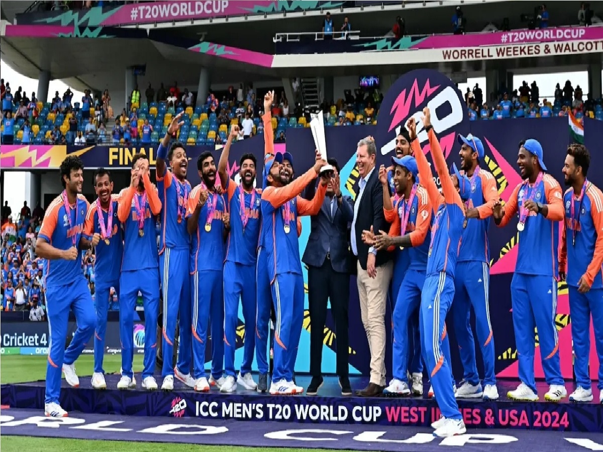ICC ने जाहीर केली टी20 वर्ल्ड कपची बेस्ट 'प्लेईंग इलेव्हन', 6 भारतीय खेळाडूंचा समावेश title=