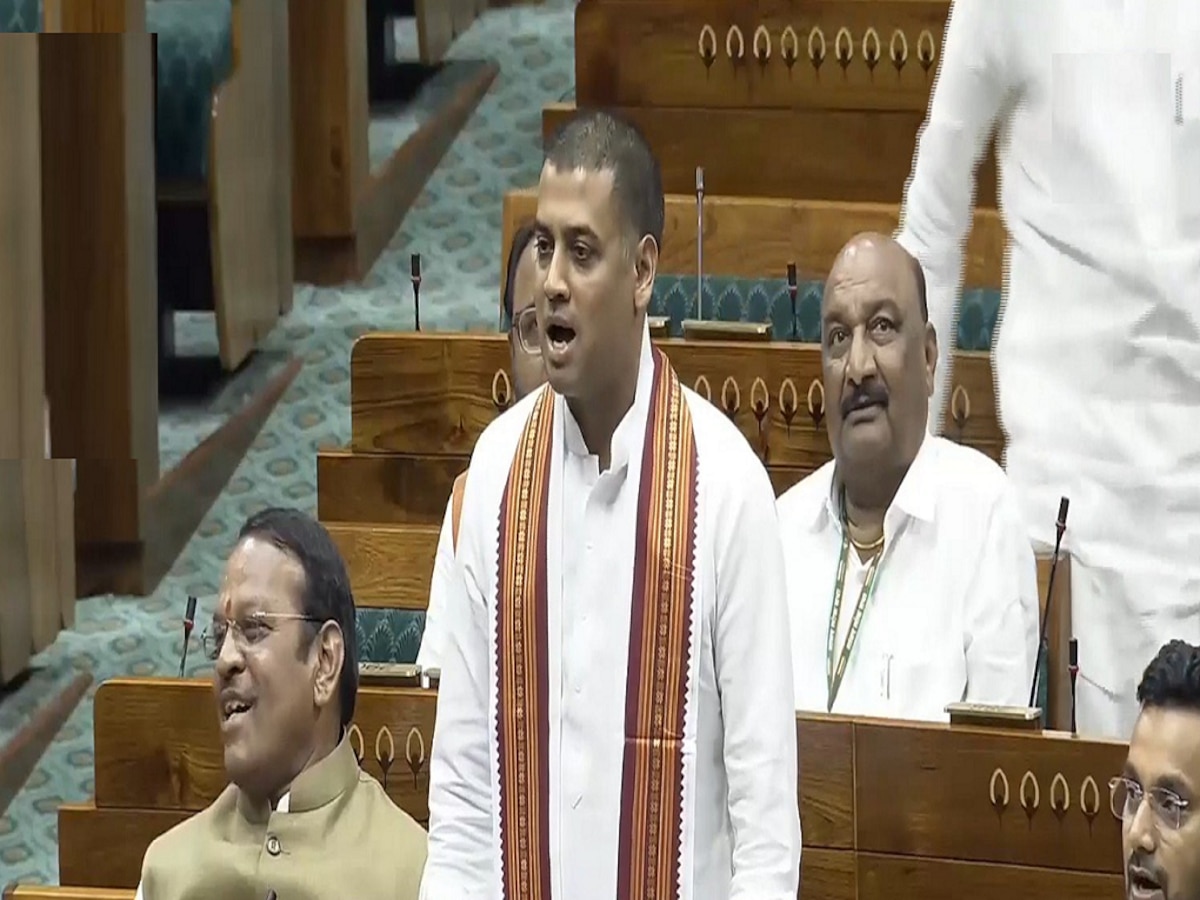 Video : संसदेत घुमला विठूनामाचा गजर; श्रीकांत शिंदे यांच्याकडून पांडुरंगाचा जयघोष title=