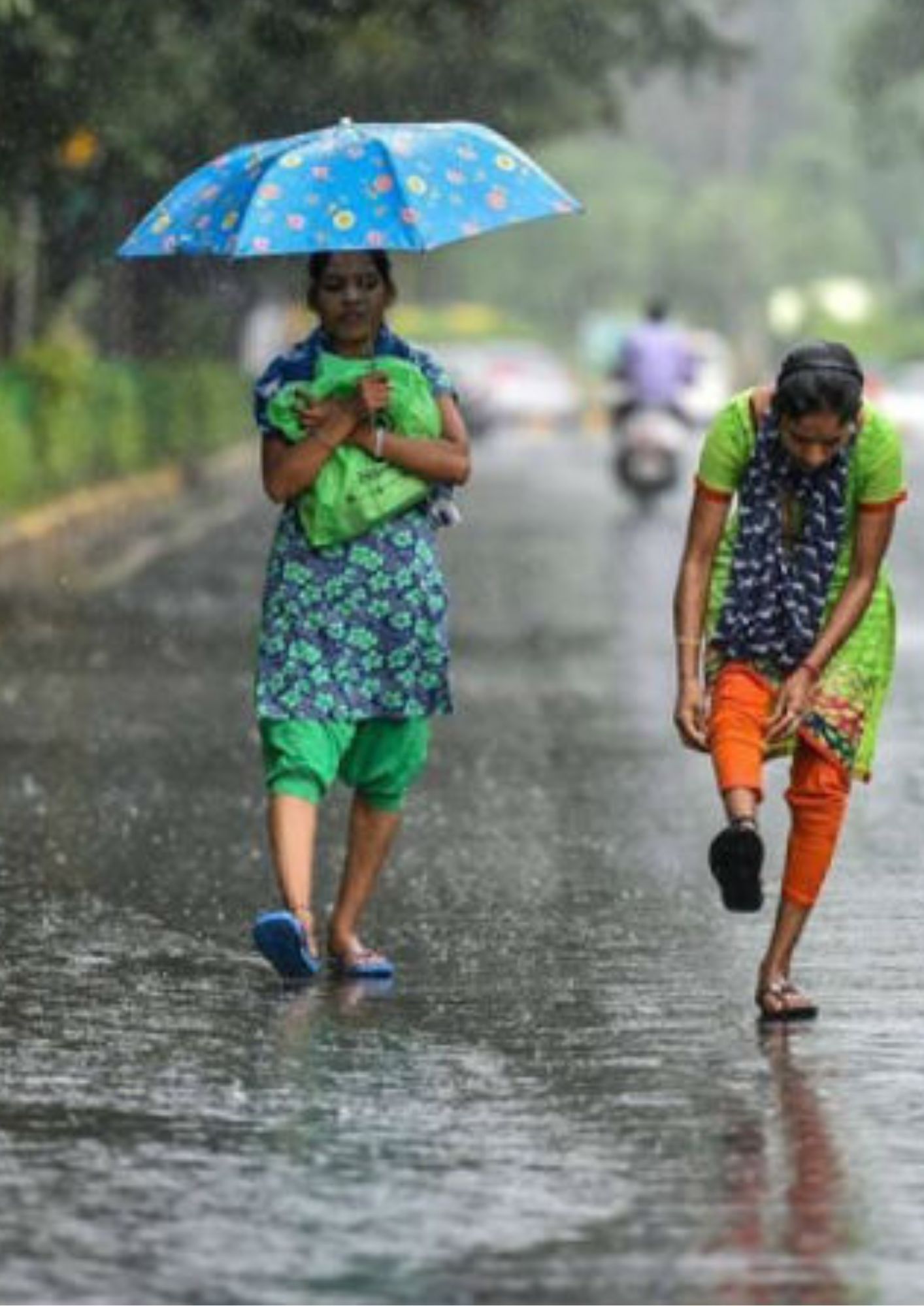 How to take care of skin during monsoon 