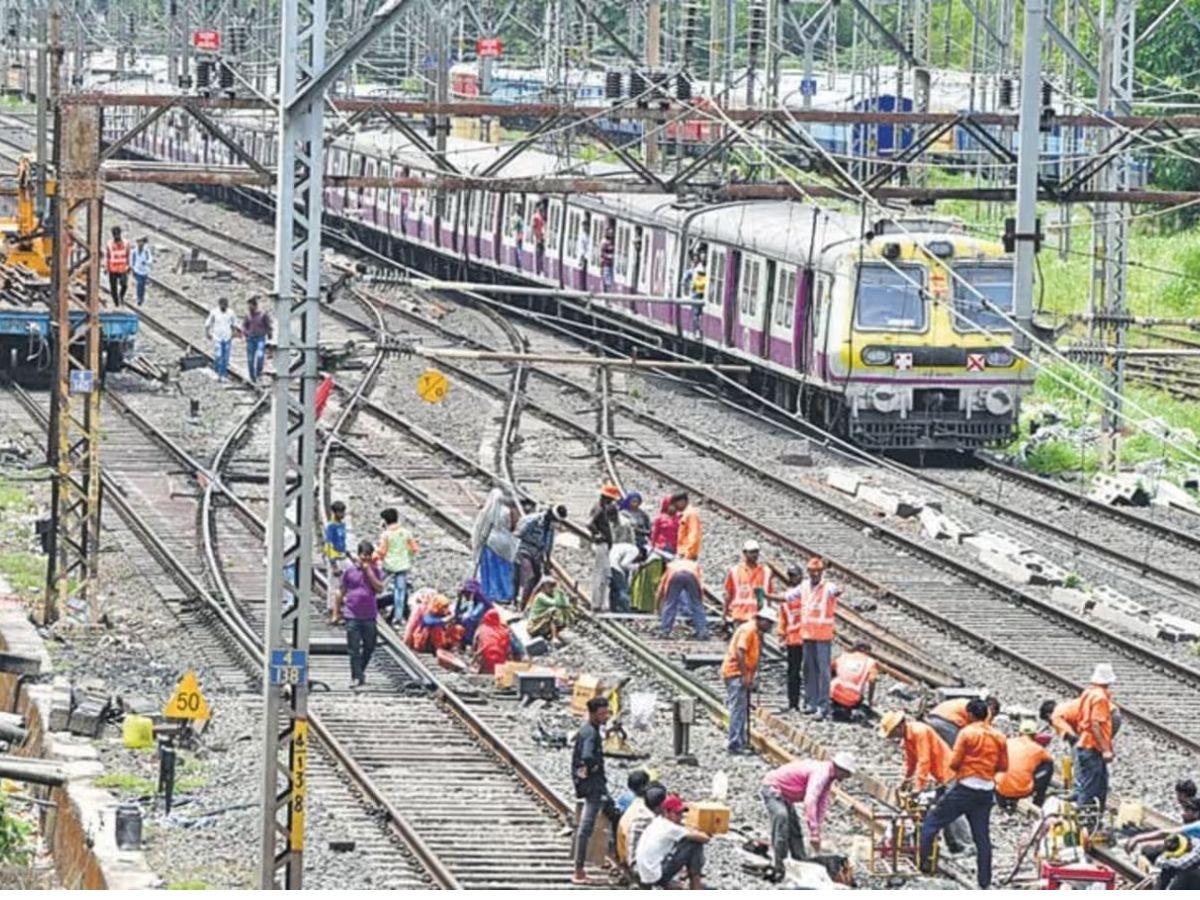 मुंबईकरांनो लोकलचं वेळापत्रक पाहूनच घराबाहेर पडा; रविवारी मध्य व हार्बरवर मेगाब्लॉक title=