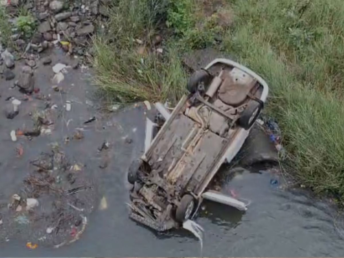 nashik car accident near godavari river bridge one dead