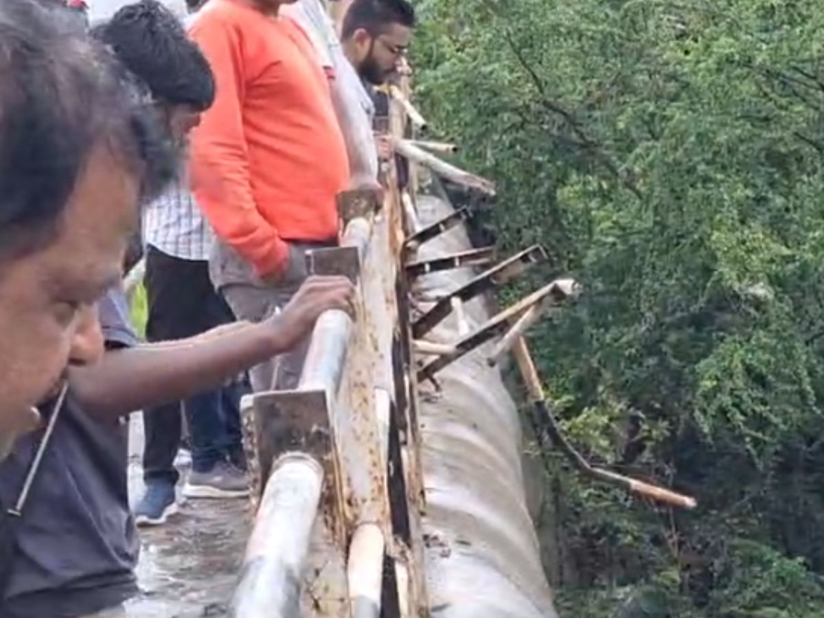 nashik car accident near godavari river bridge one dead