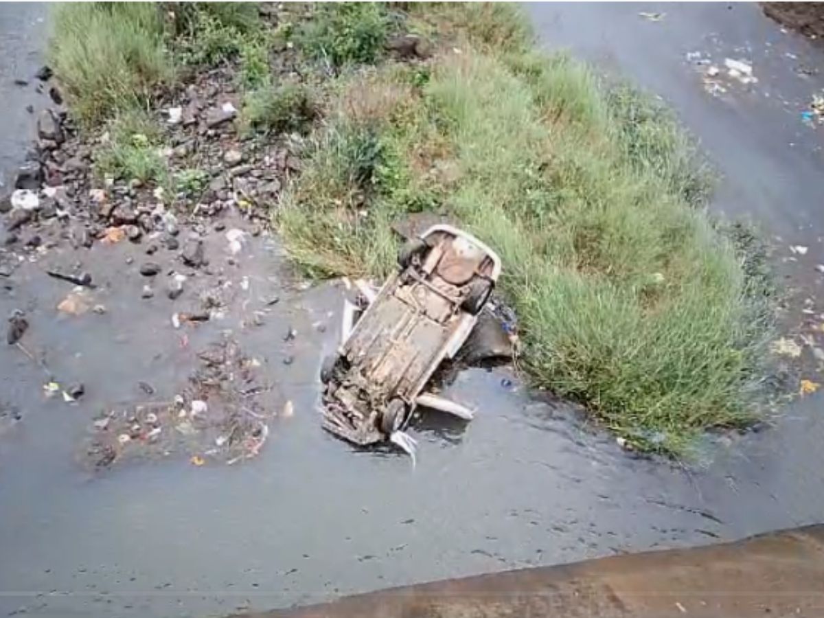 nashik car accident near godavari river bridge one dead