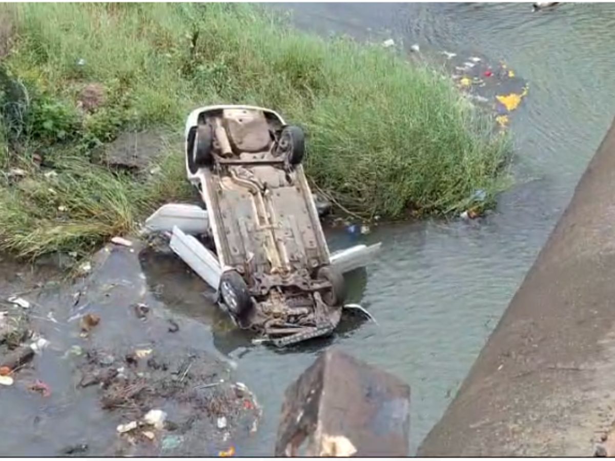 nashik car accident near godavari river bridge one dead