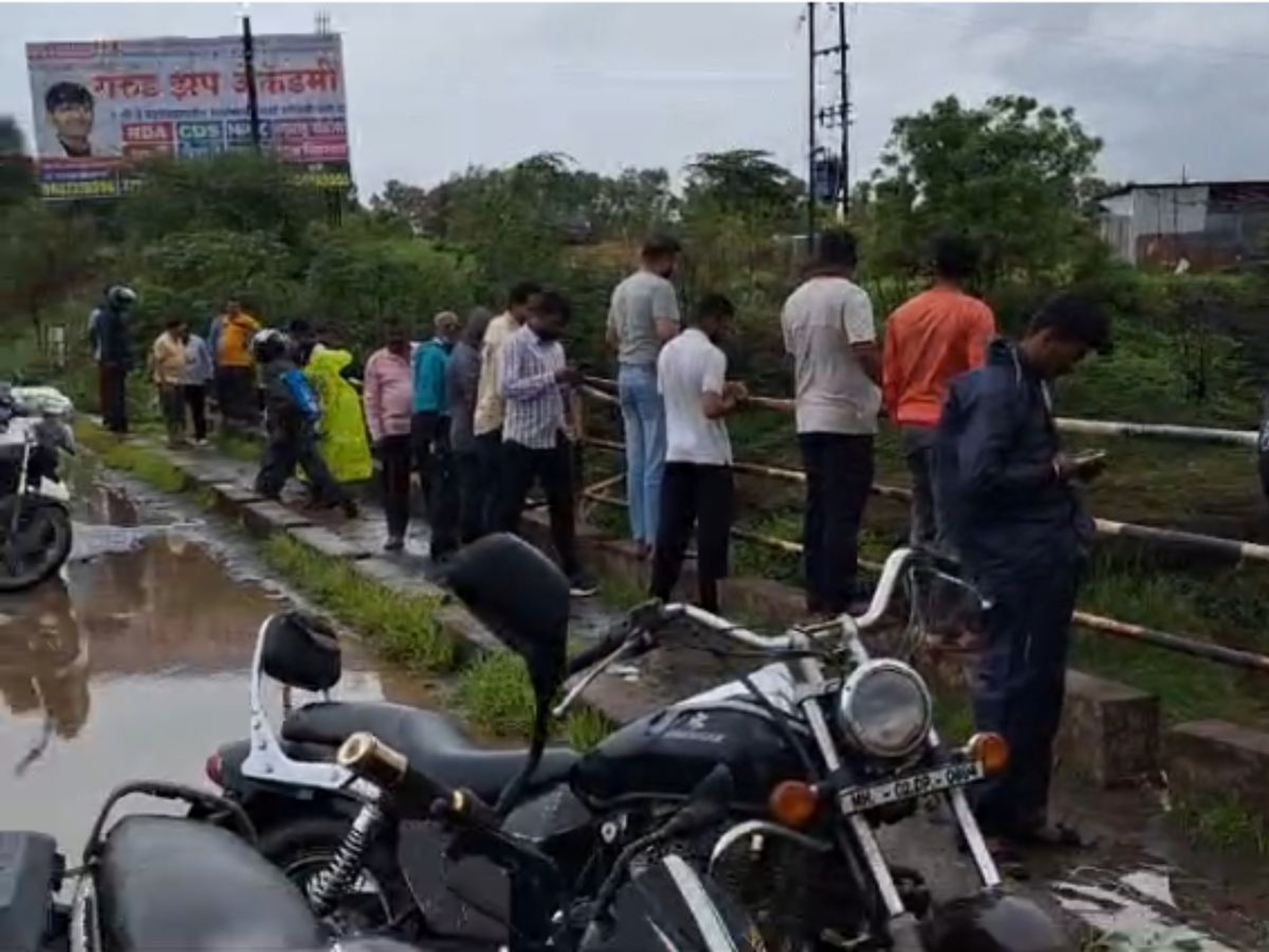 nashik car accident near godavari river bridge one dead