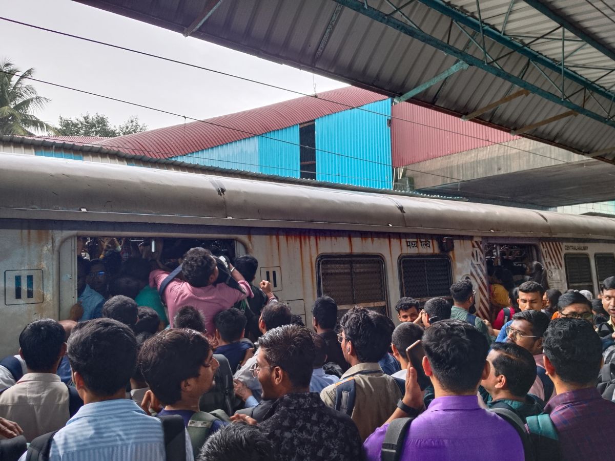 Heavy Rain In Mumbai Suburbs Water Logging Railway Tracks Photos 