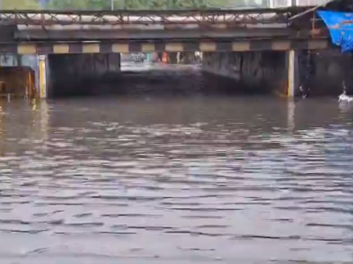 Heavy Rain In Mumbai Suburbs Water Logging Railway Tracks Photos 