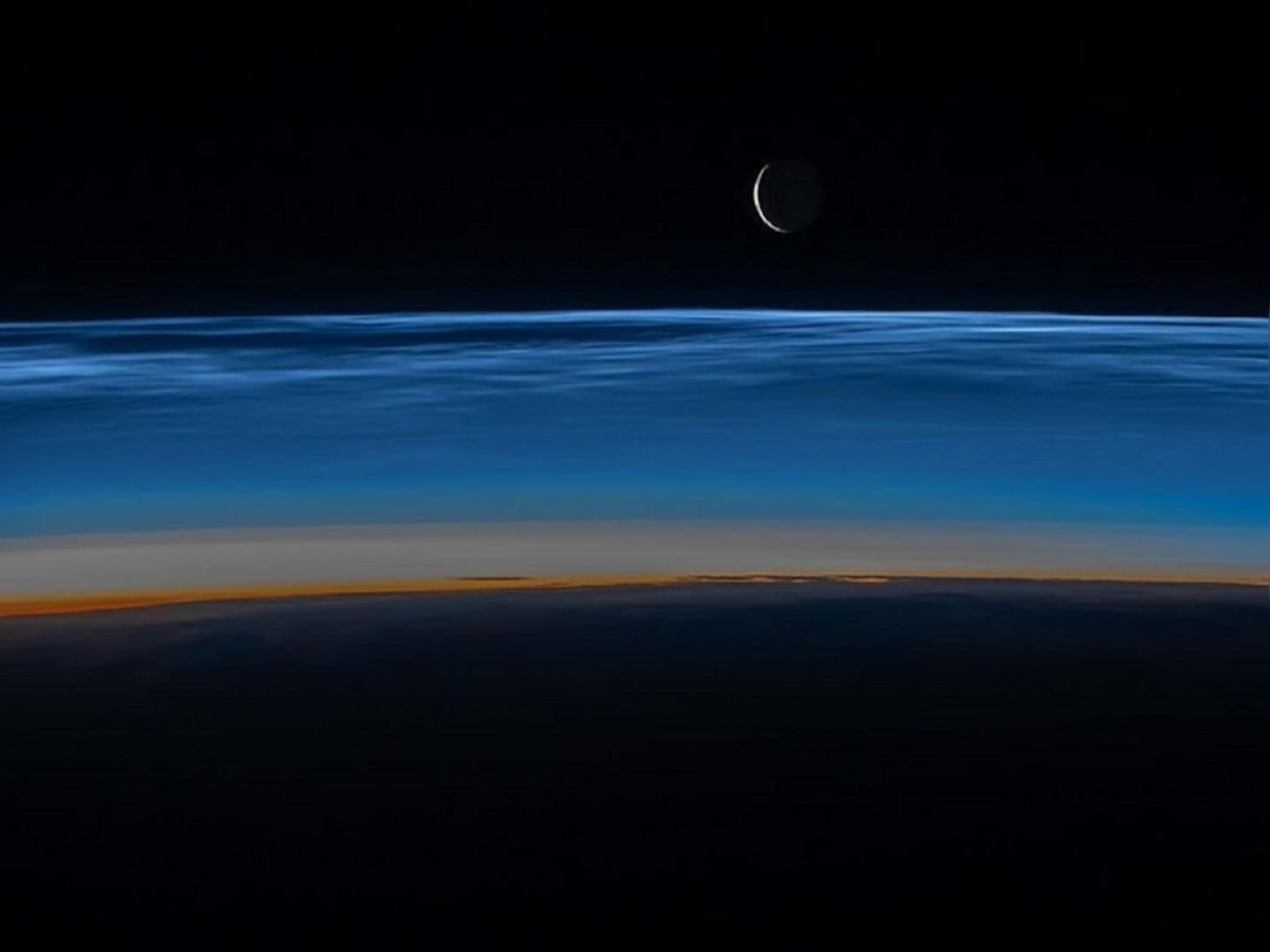 पृथ्वीपासून 408 km दूर, अंतराळात कसा होतो चंद्रोदय? NASA नं फोटोसहित दाखवली दृश्य...  title=