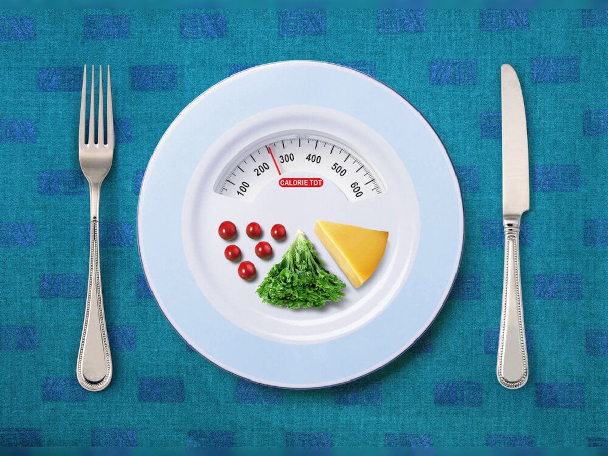 Counting calories: वजन कमी करण्यासाठीही कॅलरीज गरजेच्या; दररोज किती प्रमाणात कॅलरी आवश्यक?  title=