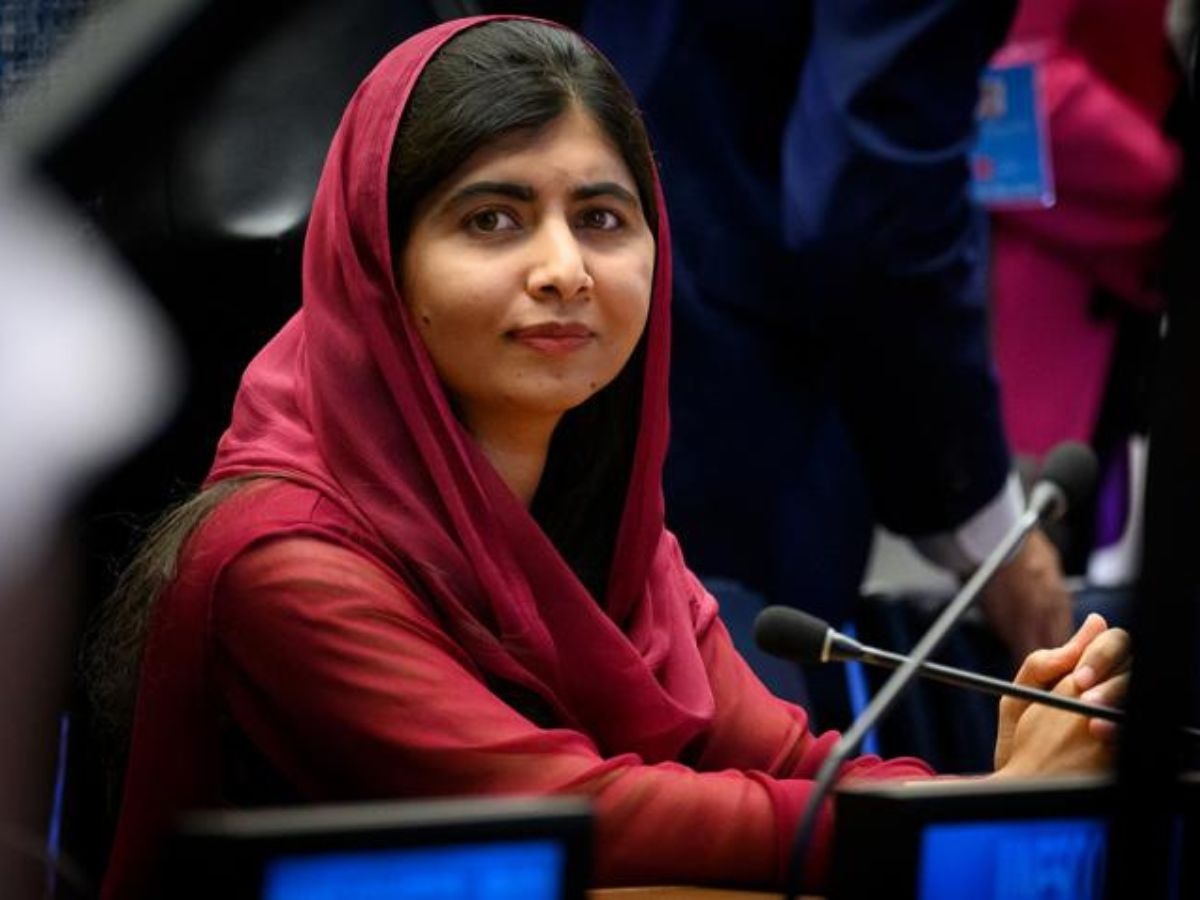 Malala Yousafzai: अवघ्या 17 वर्षी 'नोबेल पुरस्कार' मिळवणारी मलाला यूसुफजई आहे तरी कोण ?  title=
