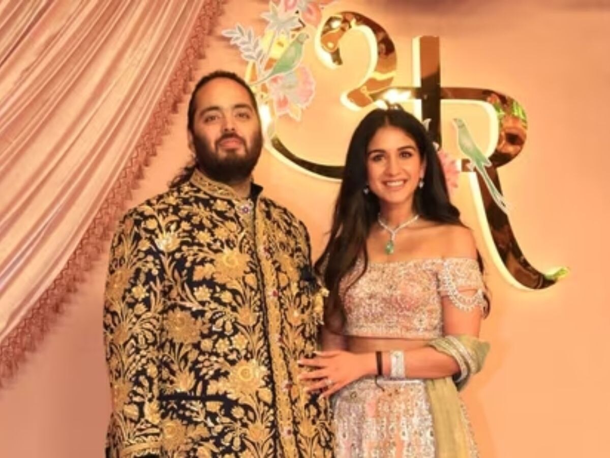 Ambani Wedding in KUWTK : हॉलिवूडमध्ये झळकणार अनंत आणि राधिकाचा विवाह सोहळा! title=