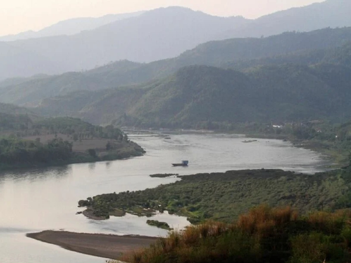   ...तर कितीही पाऊस पडला तरी बदलापूरला कधीच पूर येणार नाही;  उल्हास खोऱ्यात नव धरण title=