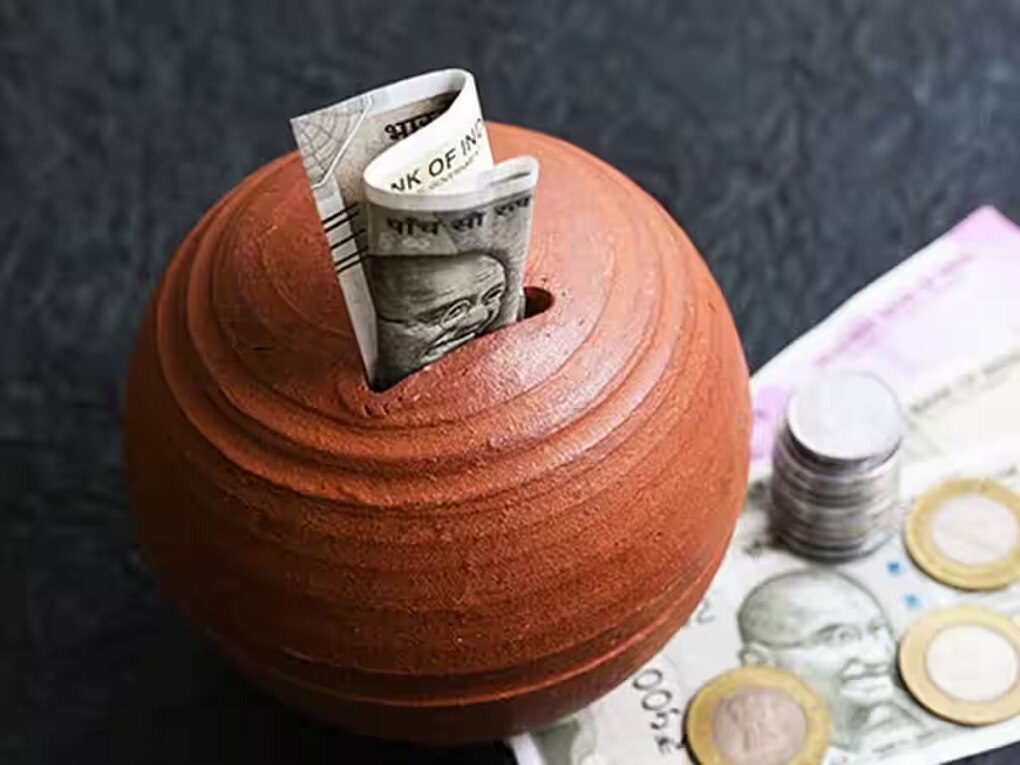 Saving Account मध्ये किती पैसे ठेवता येतात? आकडा लक्षात ठेवा नाहीतर येईल इनकम टॅक्स विभागाची नोटीस