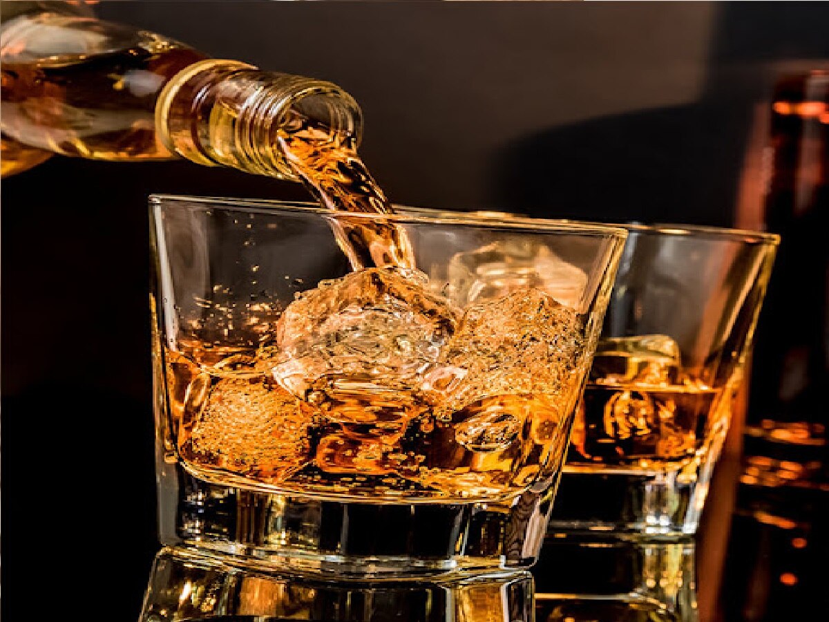 पुणे हादरलं! अल्पवयीन मुलींची घरात रंगली दारू पार्टी, त्यानंतर घडलं भयानक… एकीचा मृत्यू