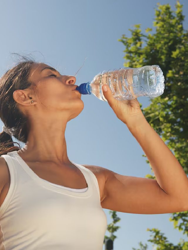 Plastic Bottles:प्लास्टिकच्या बाटलीमधील पाणी आरोग्यासाठी धोकादायक? 