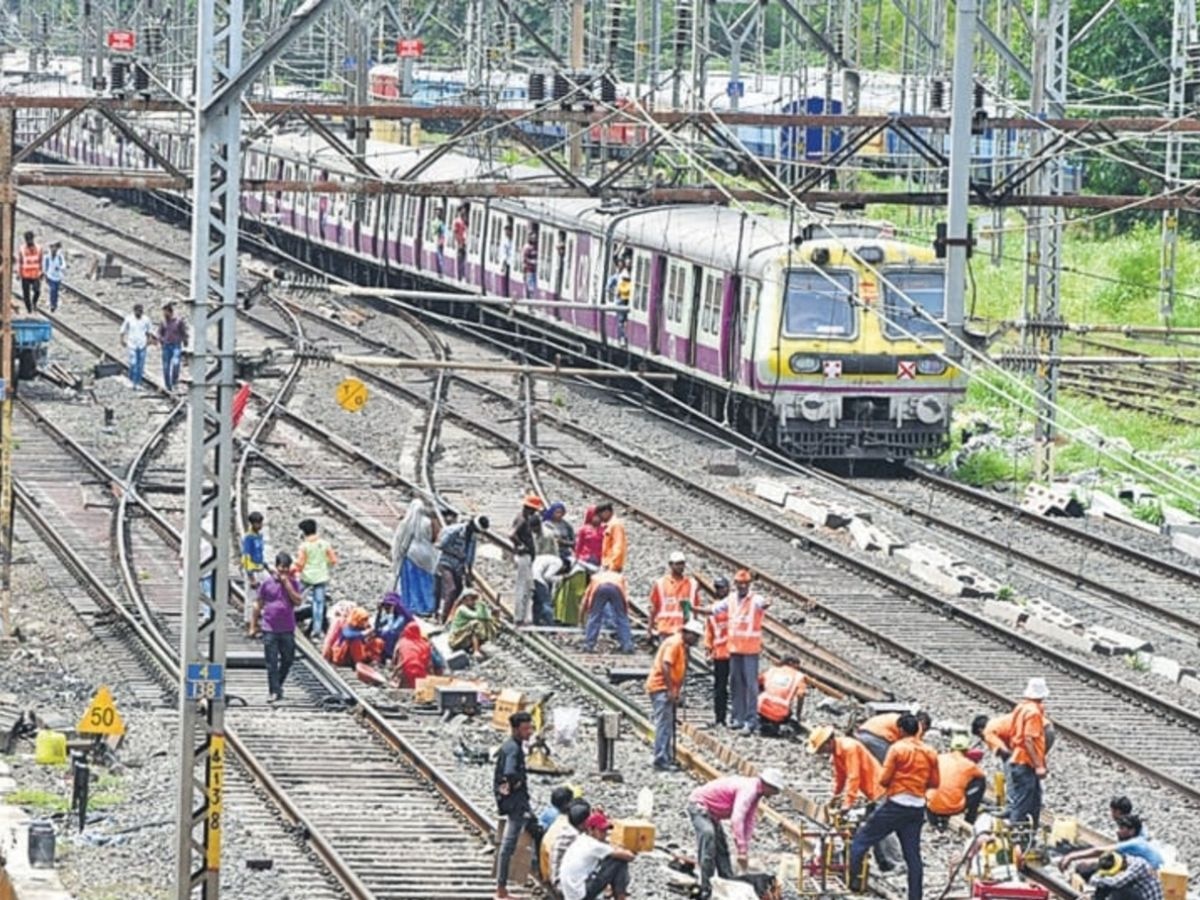 मुंबईकरांनो लक्ष द्या! शनिवारी मध्य रेल्वेवर ब्लॉक; सीएसएमटी ते भायखळा, वडाळा रोड लोकल बंद title=