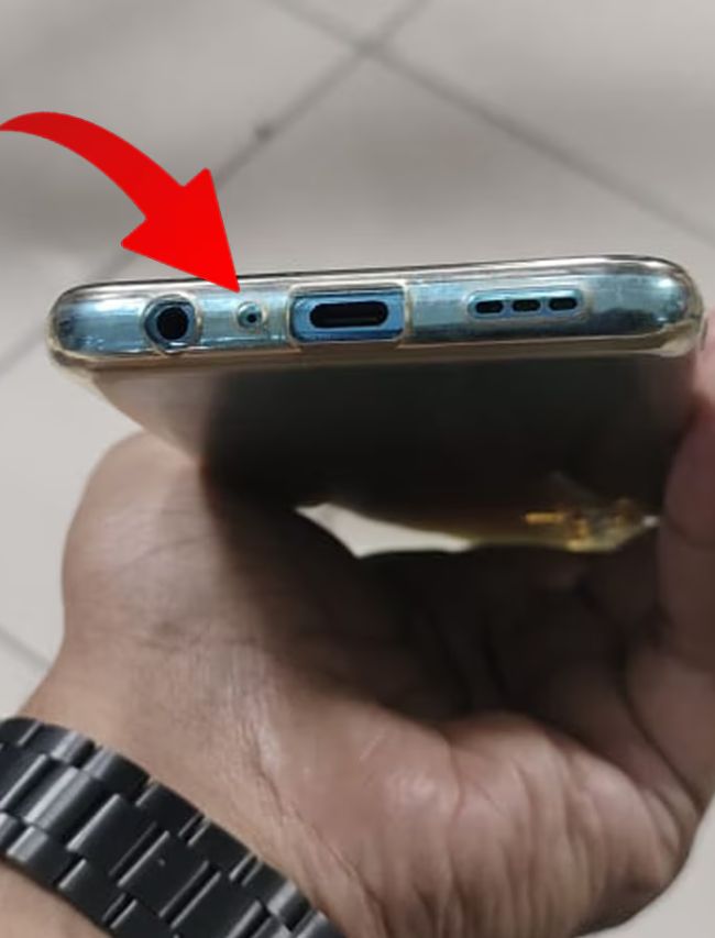 What is the role of tiny hole in smartphone