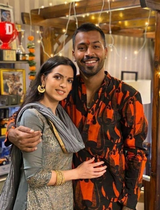 From where does Hardik Pandya's ex wife earn crores without films