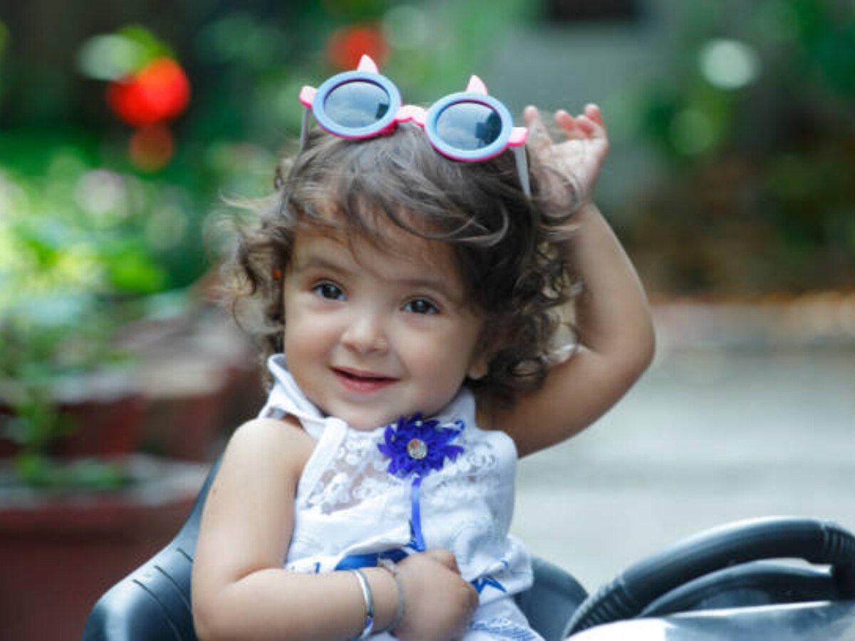 Baby Girl Names : ट्रेंडी मॉडर्न आणि युनिक अशी 10 नावे, घराकरता ठरेल Good Luck  title=