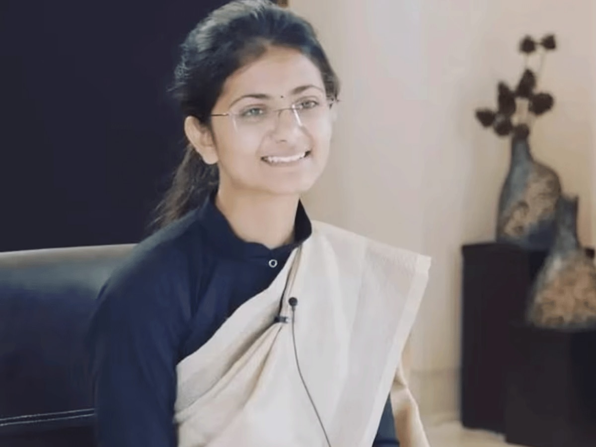 IAS Divya Tanwar Success Story UPSC Inspirational Marathi News